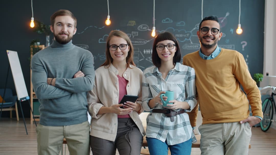 L'équipe Certyneo — collaboration dans un bureau moderne