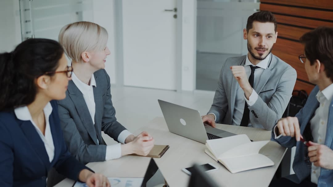 Signature électronique en entreprise — équipe en réunion