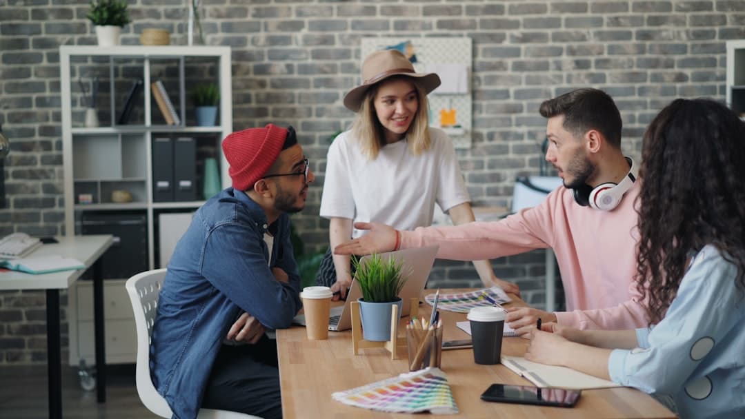 Signature électronique RH — équipe en onboarding