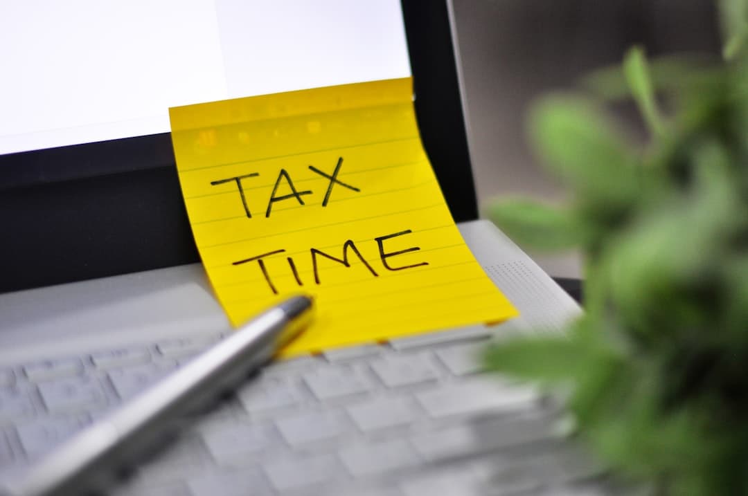 Yellow sticky note with tax time written on it.